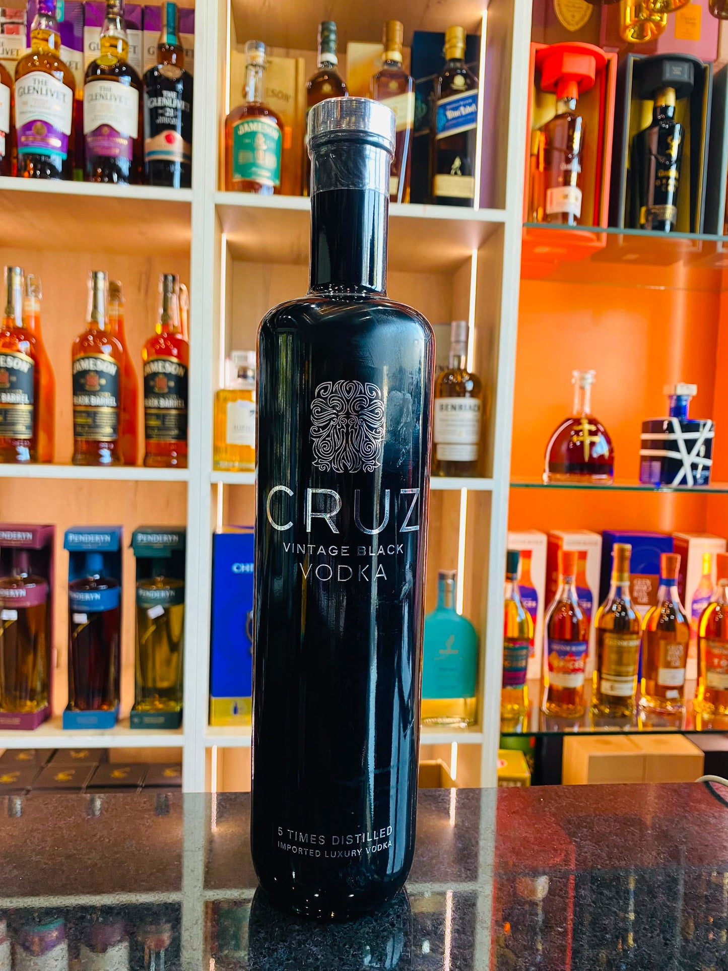 Cruz vintage black